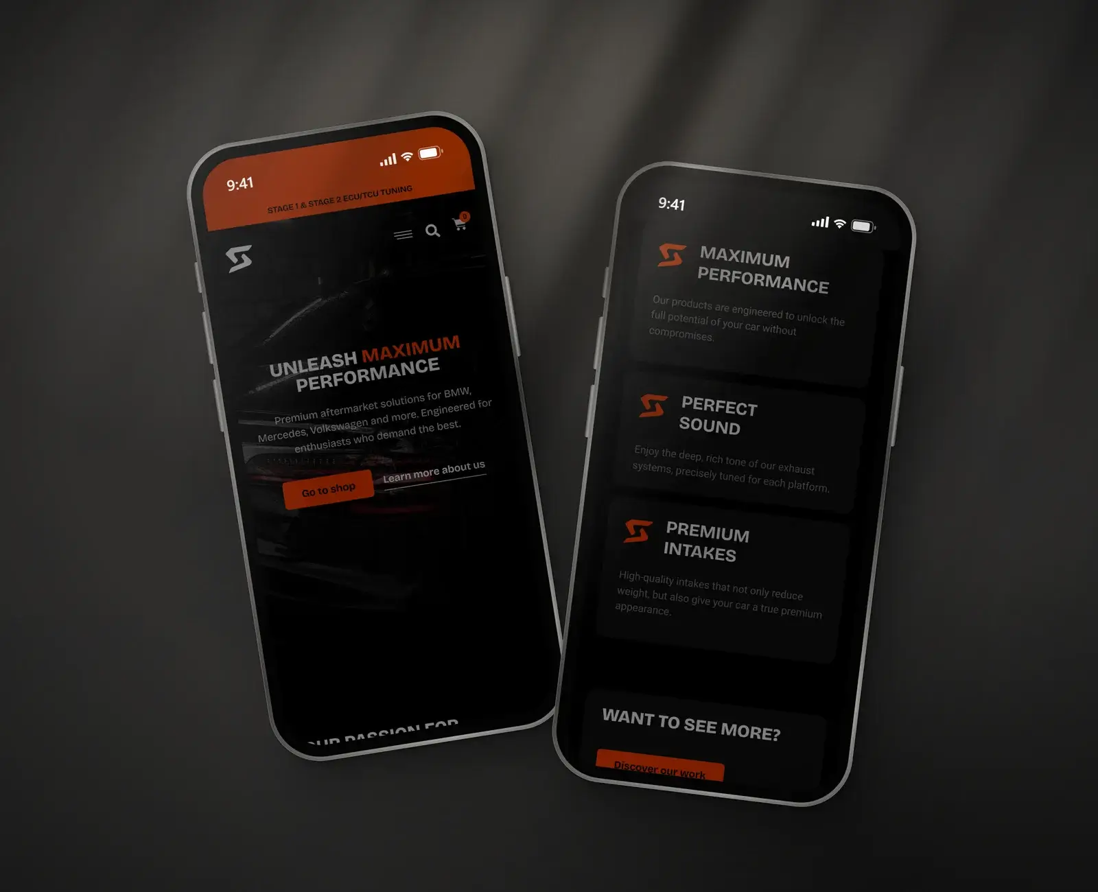 De Striker Performance-site op twee telefoons: de hero en de kernwaarden